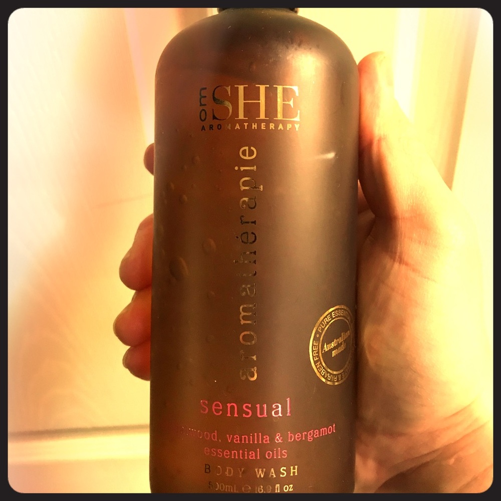 omSHE aromatherapy Body Washes BRAND NEE